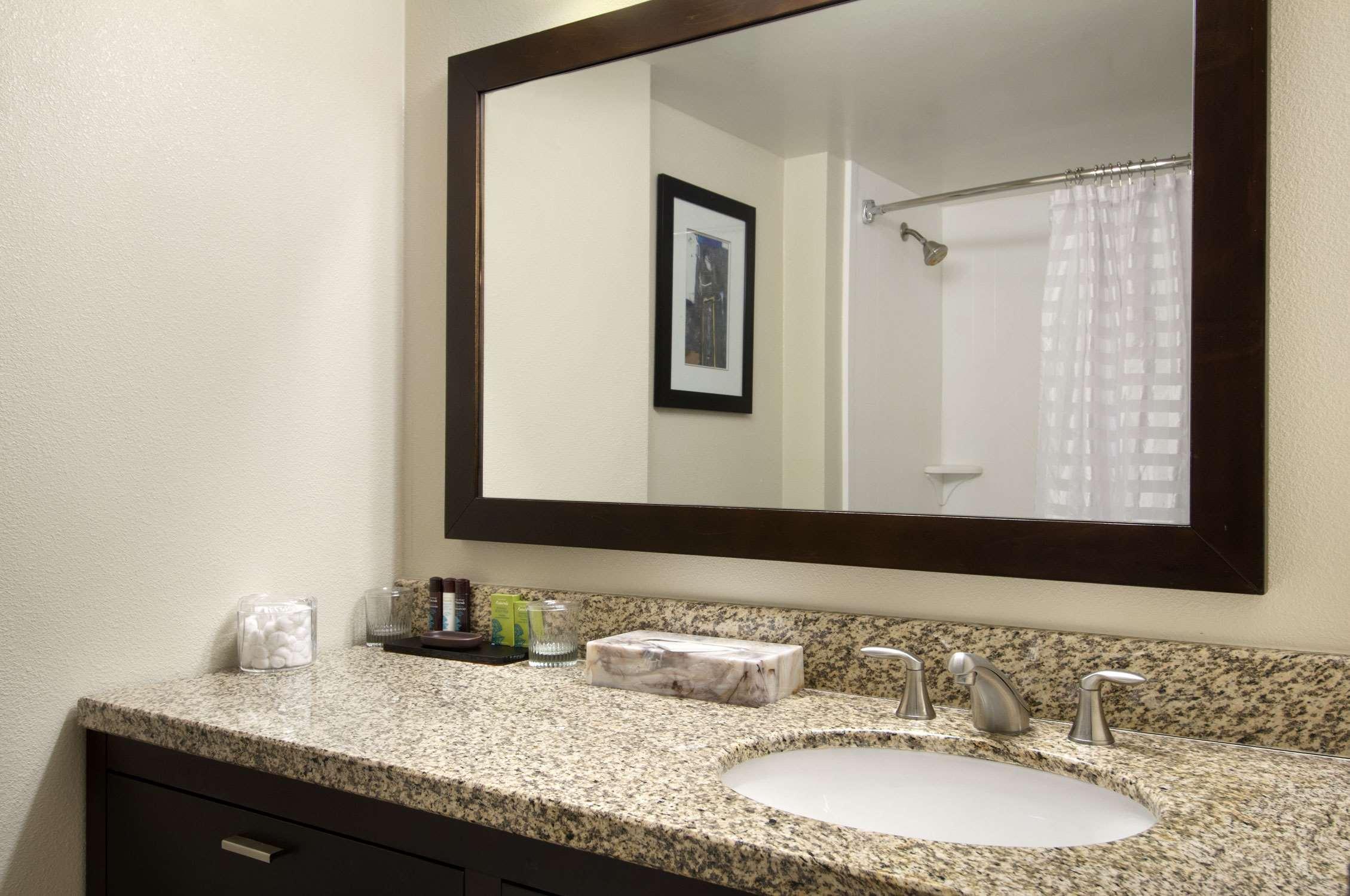 Embassy Suites By Hilton Seattle - Tacoma International Airport Tukwila Room photo