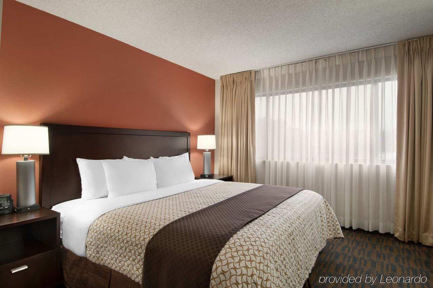 Embassy Suites By Hilton Seattle - Tacoma International Airport Tukwila Room photo